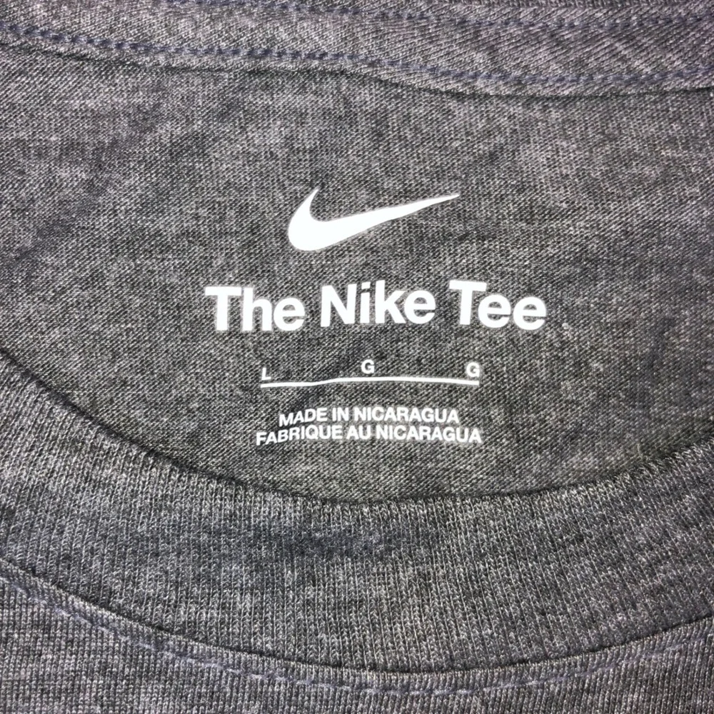 Nike Mens Graphic T-Shirt Charcoal Heather Grey Square Logo Tee Large 00675